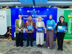 “Biji-biji Initiative” dan “Mereka” Perkuat Literasi AI Sekolah Microsoft Toolkit