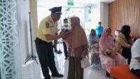 Melayani Sepenuh Hati, Security BRI BO Otista Hadirkan Kenyamanan bagi Nasabah Pensiunan