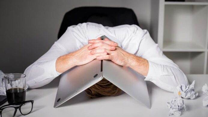 Financial Burnout Saat Capek Cari Uang Tapi Saldo Tabungan Tidak Bertambah