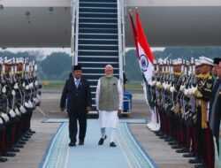 PM India Narendra Modi Tiba di Indonesia, Disambut Langsung Presiden Prabowo