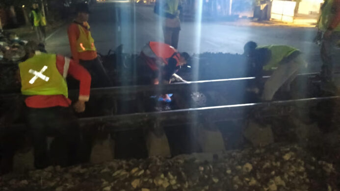Demi Keselamatan Perjalanan Kereta Api KAI Daop 2 Bandung Perbaiki Geometri Perlintasan Sebidang di 47 Titik