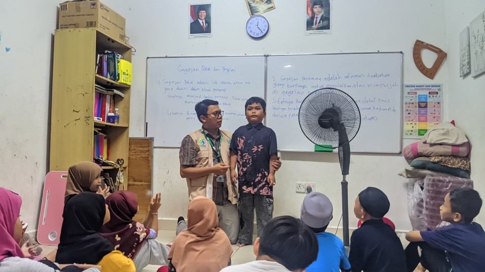 Dr. Frendi Fernando memimpin kegiatan PkM Dr. Frendi Fernando memimpin kegiatan PkM