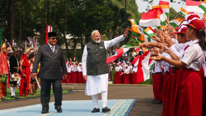 Prabowo Sambut PM Narendra Modi di Istana Merdeka Tegaskan Eratnya Hubungan Indonesia India (1)