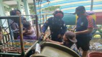 Damkar Cilacap Evakuasi Kaki Bocah Terperosok Perosotan Sekolah