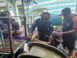Damkar Cilacap Evakuasi Kaki Bocah Terperosok Perosotan Sekolah