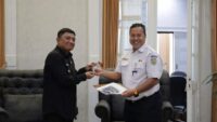 KAI Daop 2 Bandung Serahkan Gardu JPL 19 kepada Pemkab Garut, Wujud Sinergi Tingkatkan Keselamatan Kereta Api di Perlintasan Sebidang