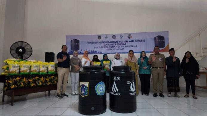Tak Perlu Lagi Menampung Air di Ember Warga Kini Dapatkan Toren untuk Kelola Air yang Lebih Stabil
