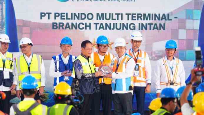 Pelabuhan Tanjung Intan Raih Penghargaan Green and Smart Port 2026