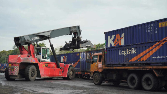 KAI Logistik Kelola 8 7 Juta Ton Angkutan Barang Sepanjang Semester I 2026