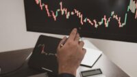 Midweek Volatility: Strategi Aman Menghadapi Rilis Data Ekonomi Berdampak Tinggi