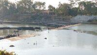 Sungai Serayu Surut, Pemancing Berburu Rezeki di Musim Kemarau