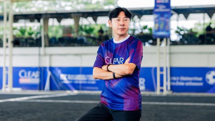 CLEAR Gandeng Shin Tae yong