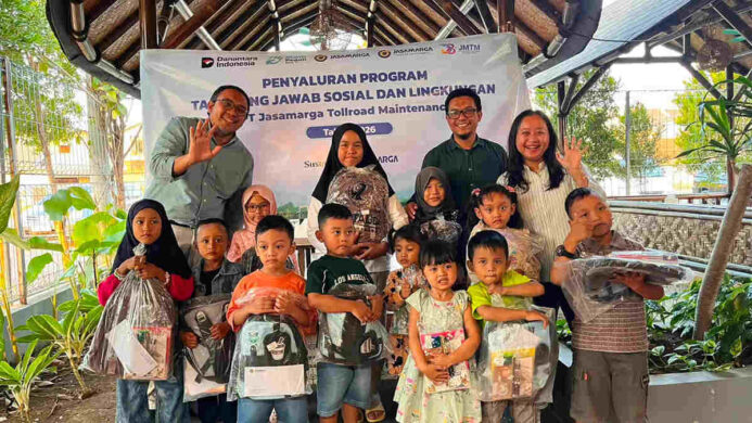 PT Jasamarga Tollroad Maintenance Salurkan Bantuan Peralatan Sekolah Sambut HUT ke-38
