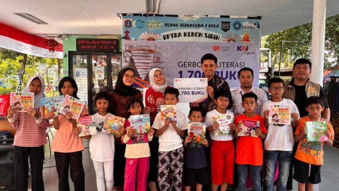Tingkatkan Minat Baca KAI Logistik Salurkan 1 700 Buku melalui Program “Gerbong Literasi”