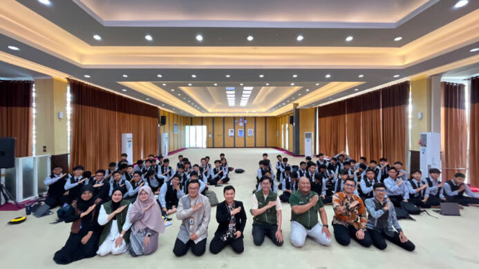 Telkom AI Center Malang Dukung Internal Thursina International Islamic Boarding School Eksplorasi Generative AI melalui AI for Everyone Batch 28