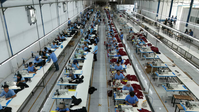 Pabrik Garment Akarsa & Pabrik Sepatu Alas Kaki Tangguh Sinergi Kapasitas Besar untuk Kebutuhan B2B