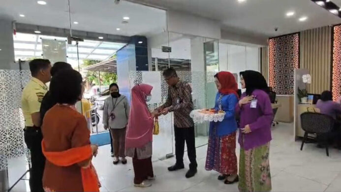Semarak Hari Pelanggan Nasional BRI BO Tanjung Priok Sambut Nasabah Hangat dalam Balutan Wastra Nusantara