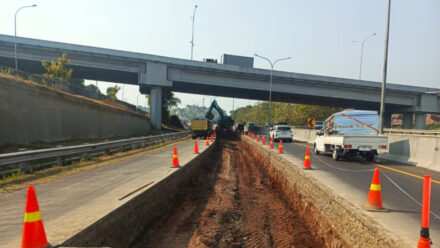 Dukung Kelancaran dan Kenyamanan Pengguna Jalan, PT Jasamarga Tollroad Maintenance Lakukan Rekonstruksi Perkerasan Di Ruas Tol Semarang.