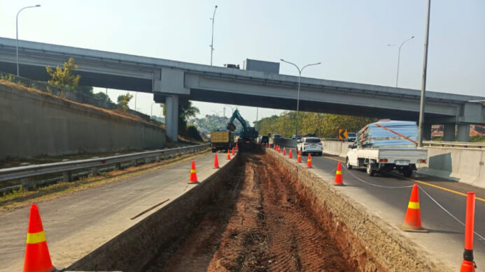 DUKUNG KELANCARAN DAN KENYAMANAN PENGGUNA JALAN PT JASAMARGA TOLLROAD MAINTENANCE LAKUKAN REKONSTRUKSI PERKERASAN DI RUAS TOL SEMARANG