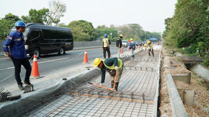 Optimalkan Kondisi Perkerasan Jalan PT JMTM Lakukan Pekerjaan SFO dan Rekonstruksi di Tol Semarang