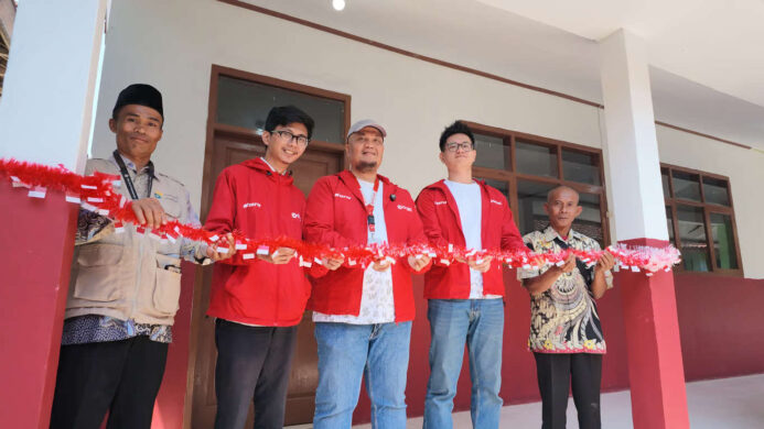 OCBC Syariah dan Rumah Wakaf Salurkan Wakaf