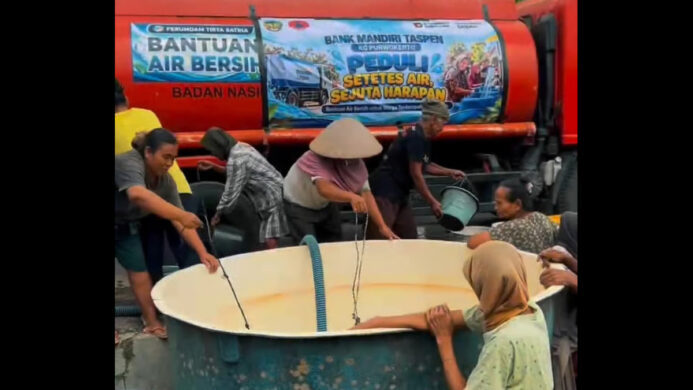Kekeringan di Banyumas Bank Mandiri Taspen Bantu Penuhi Kebutuhan Air Bersih Warga (1)