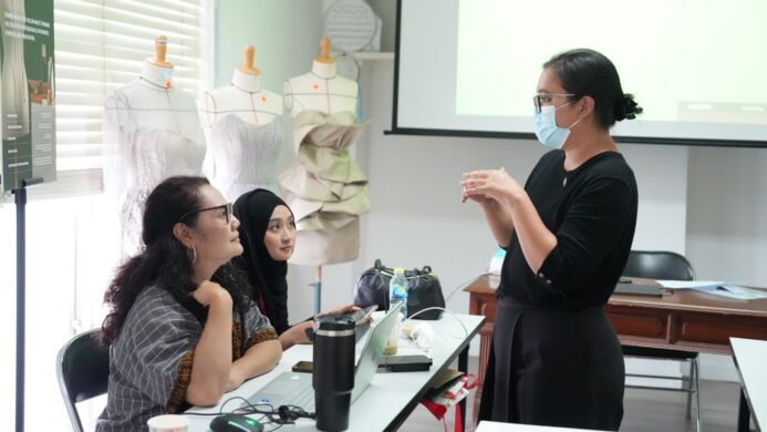 Perkuat Ekonomi Kreatif Bidang Fashion PT Pelindo Sinergi Lokaseva Bekali UMK Binaan melalui FASH UP LOCAL