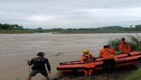 Basarnas Cilacap Lakukan Pencarian Orang Tenggelam di Sungai Pemali Brebes