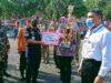 Bupati Cilacap Serahkan Piala Penghargaan Desa