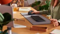 Logitech Perkenalkan Lift, Mouse Ergonomis Vertikal Baru