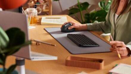 Logitech Perkenalkan Lift, Mouse Ergonomis Vertikal Baru