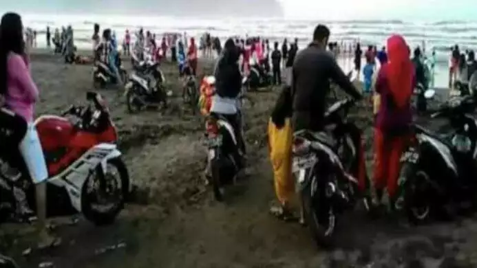 Pantai Jetis Nusawungu Cilacap