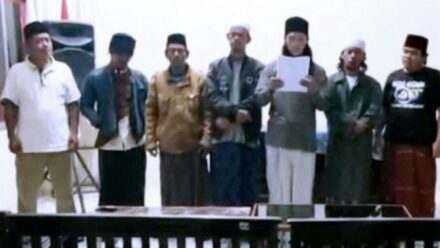 Ngawur, Nyleneh dan Bid’ah, Adzan ko pake Hayya Alal Jihad, Ujungnya Minta Maaf