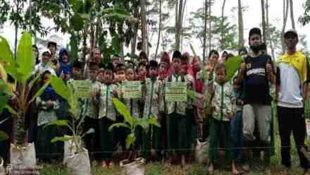 Pentasyarufan 1000 Bibit Pisang, Untuk Bekali Santri Dibidang Entrepreneur
