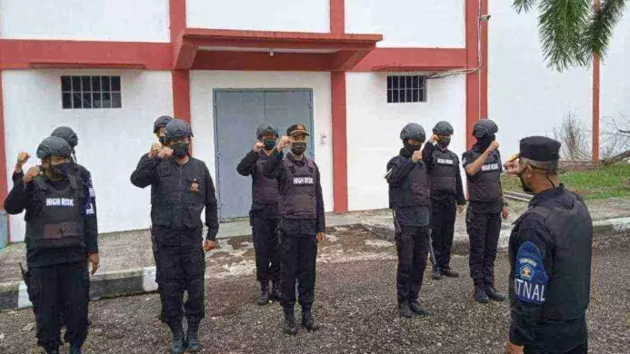 Petugas Lapas High Risk Nusakambangan Geledah kamar hunian agar guna memastikan keamanan