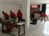 Petugas Lapas High Risk Pasir Putih Nusakambangan mengikuti kegiatan senam secara virtual