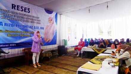 Masa Reses, Amelia Rizqi Priyantiaz Anggota DPRD Cilacap Sosialisasi New Normal