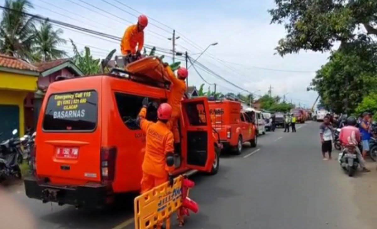 Satu Regu Tim SAR Gabungan Dikerahkan untuk bantu evakuasi korban laka lantas di Maos Cilacap