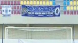 Foto: Cara Suporter Semangati Pemain PSCS Cilacap dengan Spanduk