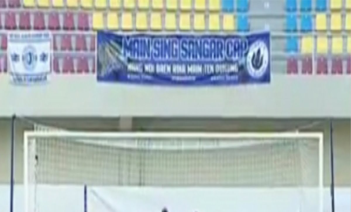 Spanduk Main Sing Cap dari Supporter Laskar Nusakambangan