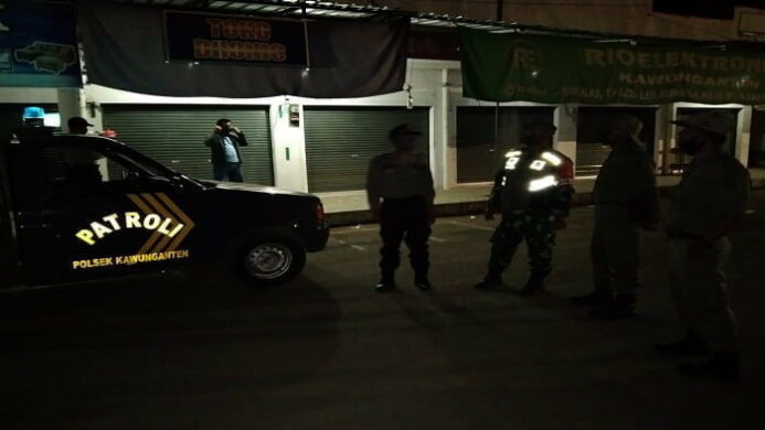 TNI POLRI di Kawunganten Cilacap Gelar patroli Malam