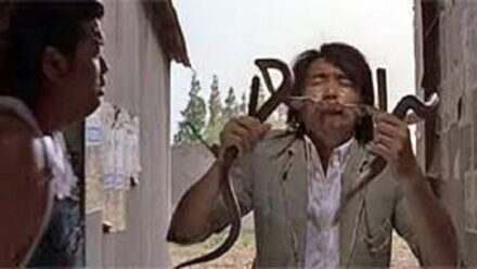Momen Lucu Stephen Chow bermain di Kung Fu Hustle, Digigit Ular Kobra