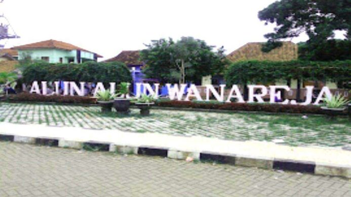 alun alun Kecamatan Wanareja Cilacap