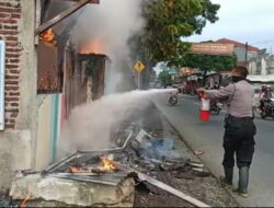 Diduga Kompor Lupa Dimatikan, Sebuah Warung Makan di Padamara Purbalingga Terbakar