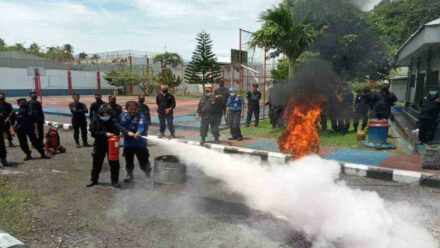 ASAP HITAM PEKAT TERLIHAT DI LANGIT LAPAS HIGH RISK PASIR PUTIH