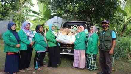 Fatayat Kesugihan Salurkan Bantuan untuk Korban Banjir Nusawungu Cilacap