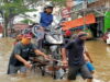 ilustrasi jasa gerobak angkut motor saat banjir