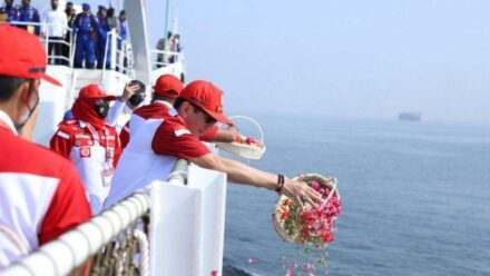Kenang Jasa Pahlawan, Kemenkumham Tabur Bunga di Teluk Jakarta