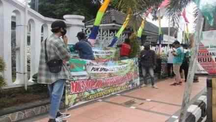 Polres Cilacap Kawal Audiensi Penolakan RUU Omnimbus Law Cipta Kerja