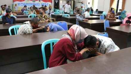 Ini Dia Momen Pelajar di Kebumen Usai Demonstrasi, Sungkem dan Minta Maaf pada Ortunya